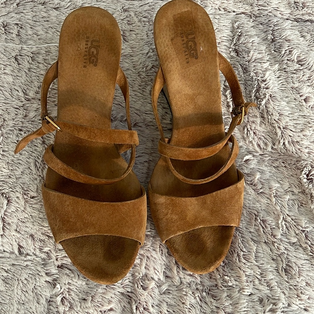 UGG Jullita beautiful brown leather wedge sandal, gold veining cork women Sz 8.5